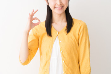上から羽織って隠す(重ね着する)