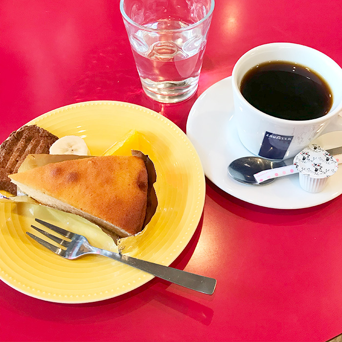 テラス席もあって開放的な雰囲気♪商店街から少し離れているので穴場かも!